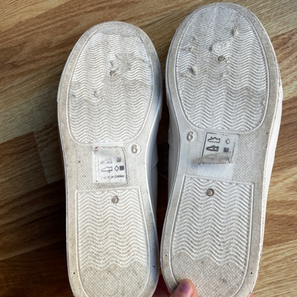 Women size 6 Qupid Slide on Sneaker Loafers -gently used- - Picture 4 of 5